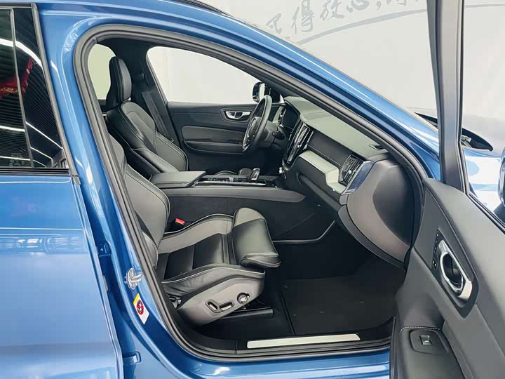 Volvo XC60 Hybrid 2021 T 8 E Hybrid — фото 13