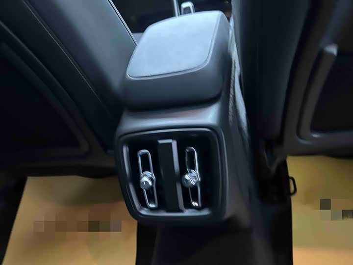 Volvo XC40 2024 B 3 — фото 10
