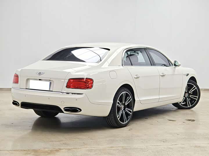 Bentley Flying Spur — фото 4