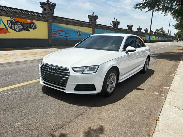 Audi A4L 2017 Plus 40 TFSI — фото 1