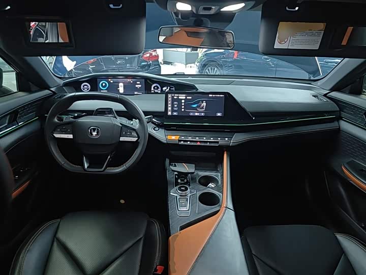 Changan UNI-V 2022 1.5 T Premium — фото 10