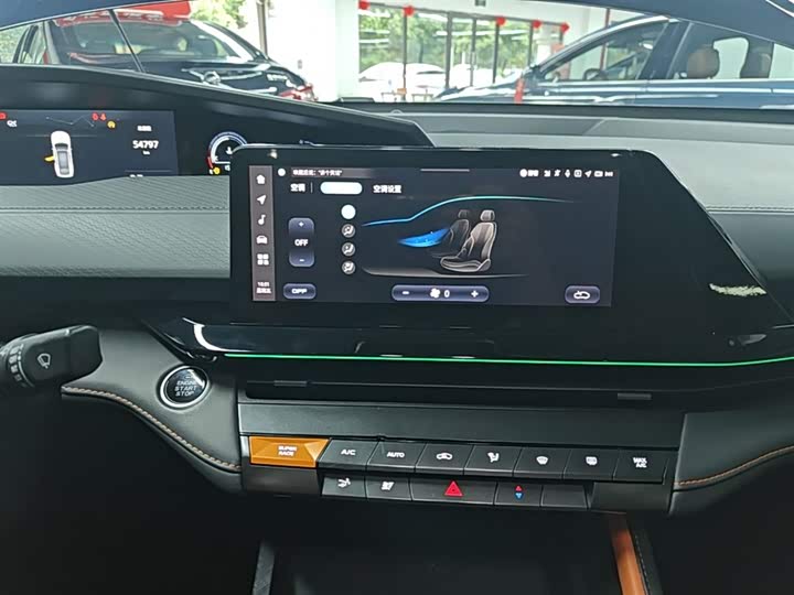 Changan UNI-V 2022 1.5 T Premium — фото 13