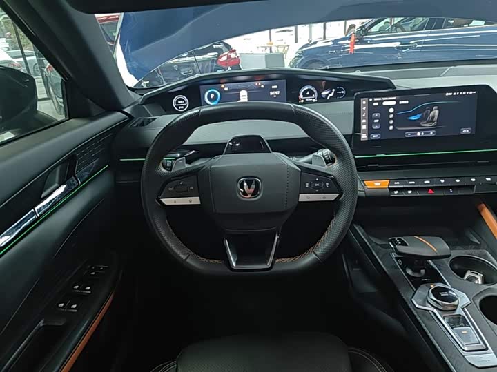 Changan UNI-V 2022 1.5 T Premium — фото 11