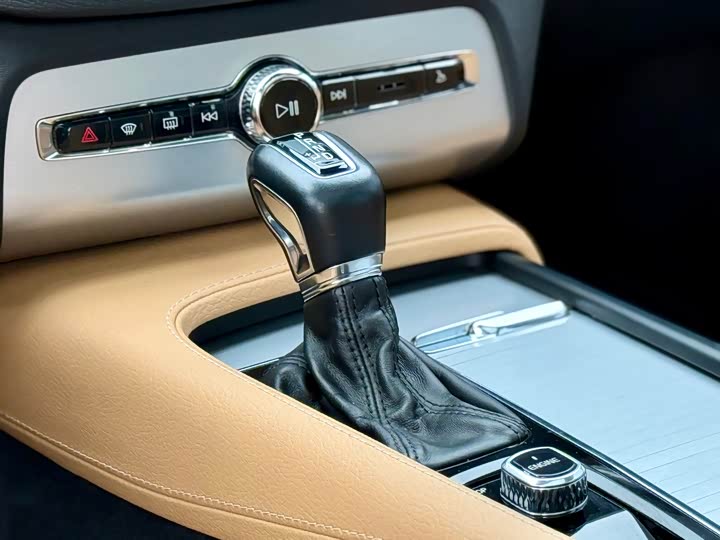 Volvo XC90 2016 T 5 7 — фото 14