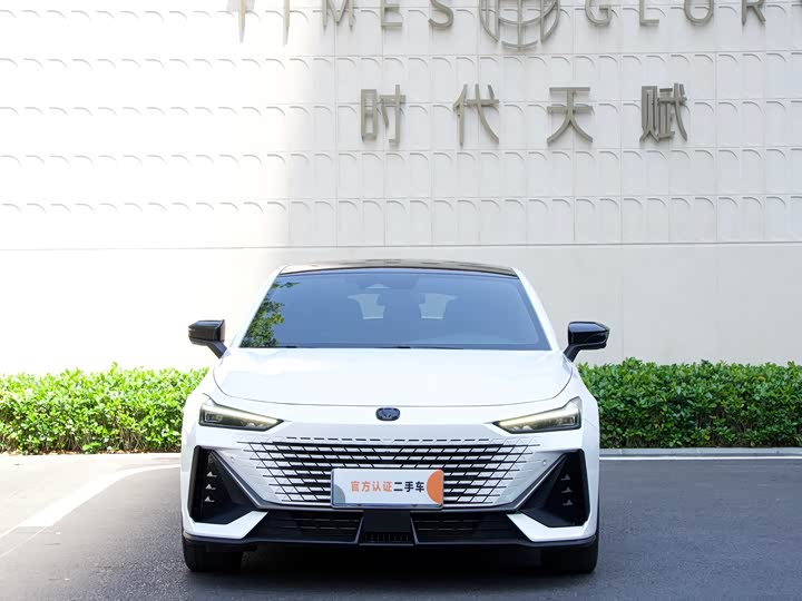 Changan UNI-V 2023 1.5 T Premium — фото 2