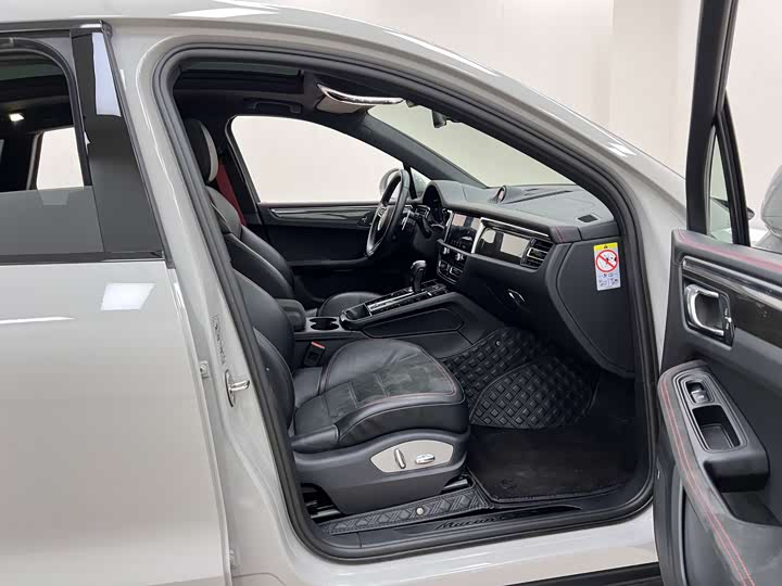 Porsche Macan 2023 Macan GTS 2.9 T — фото 33