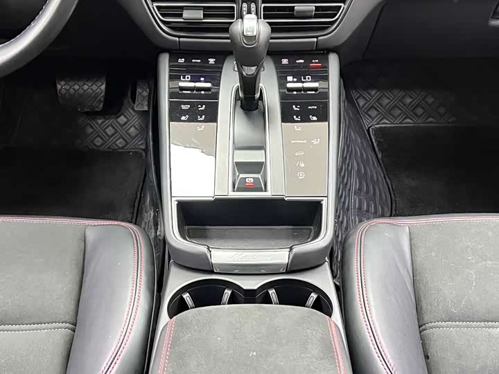 Porsche Macan 2023 Macan GTS 2.9 T — фото 23