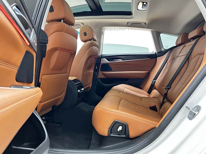BMW 6-Series 2019 630i — фото 13
