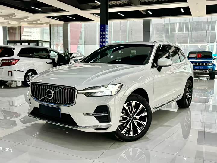 Volvo XC60 2023 B 5 4 WD — фото 1