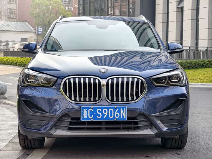 BMW X1 2021 s Drive 25 Li Leading — фото 9