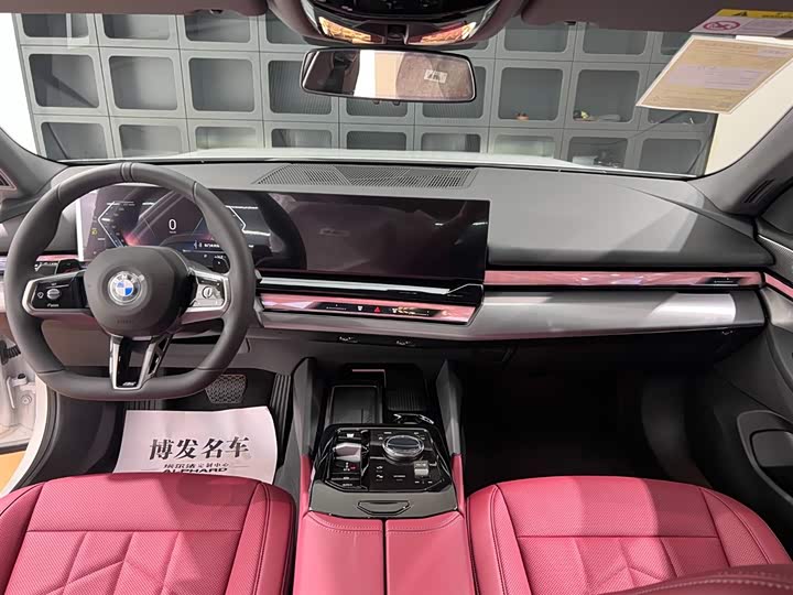 BMW 5-Series 2025 530 Li Leading M — фото 19