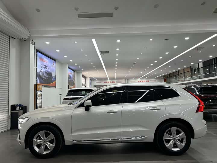 Volvo XC60 2022 B 5 4 WD — фото 7