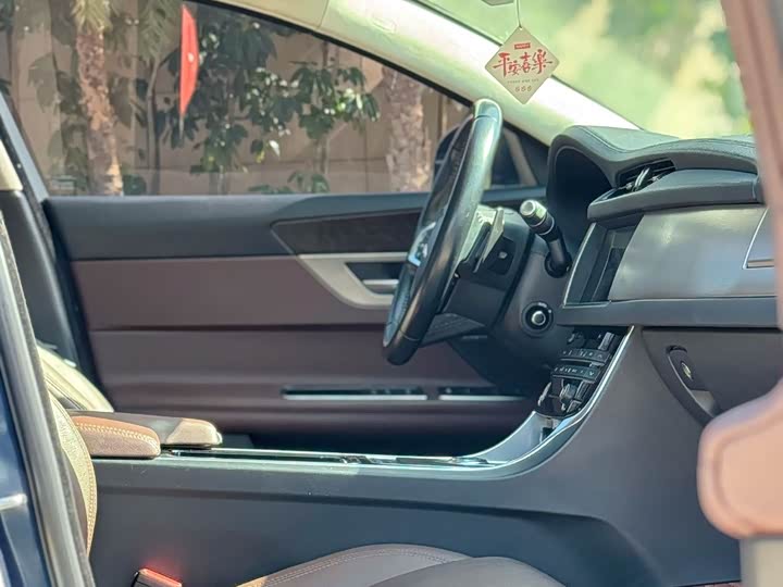 Jaguar XFL 2018 XFL 2.0 T 250 PS — фото 12