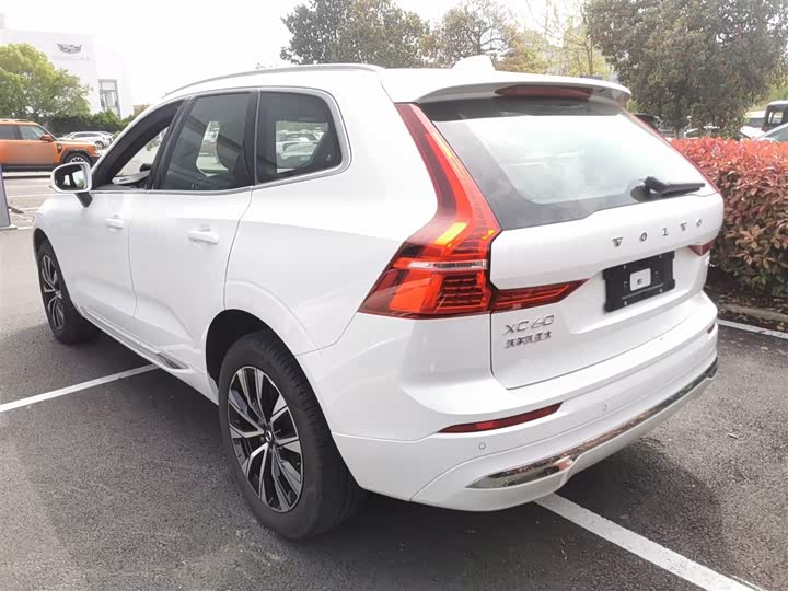 Volvo XC60 2025 B 5 4 WD — фото 5