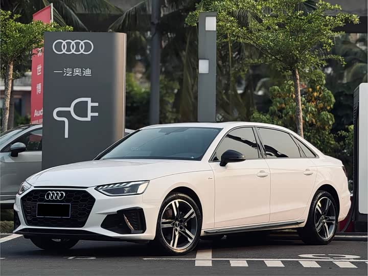 Audi A4L 2023 40 TFSI — фото 1