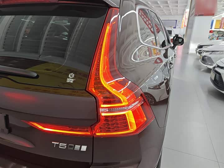 Volvo XC60 2018 T 5 4 WD — фото 24