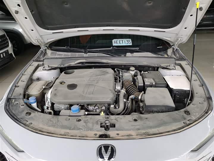 Changan UNI-V 2022 1.5 T — фото 16