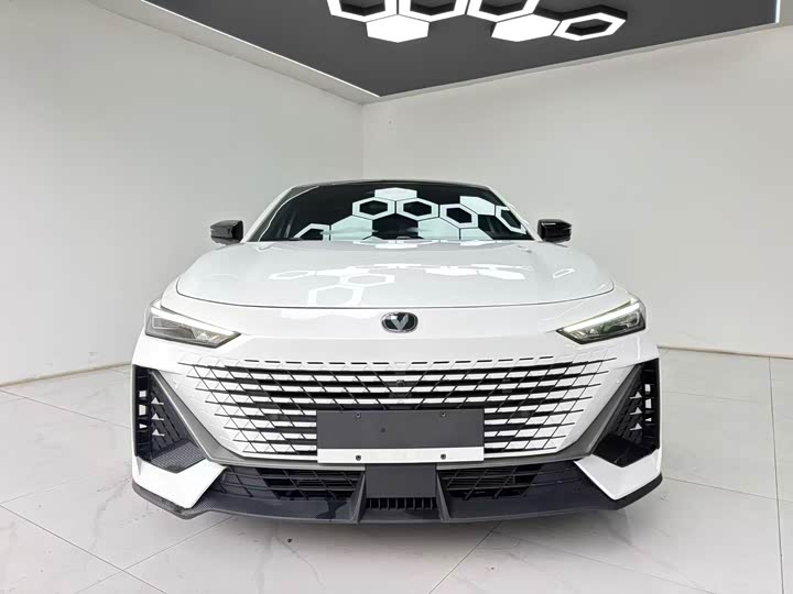 Changan UNI-V 2025 1.5 T 500 Bar — фото 2