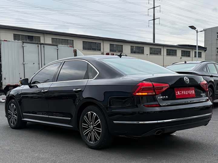 Volkswagen Passat — фото 10