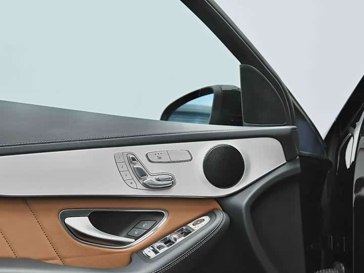 Mercedes-Benz GLC 2023 GLC 260 4 MATIC SUV — фото 17