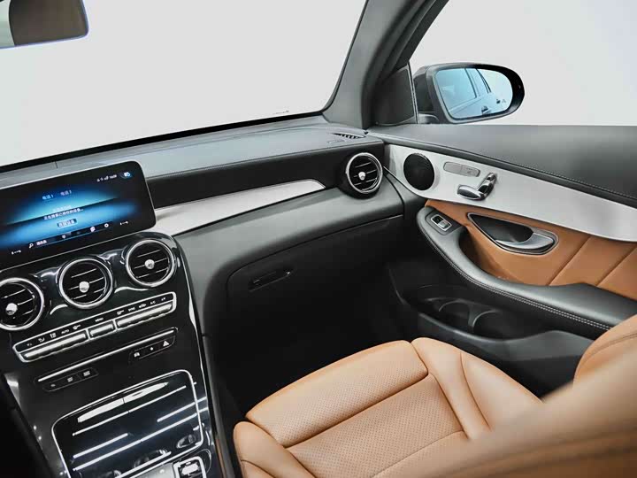 Mercedes-Benz GLC 2023 GLC 260 4 MATIC SUV — фото 8