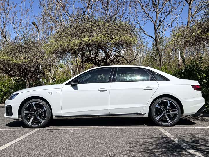 Audi A4L 2025 200 40 TFSI — фото 13