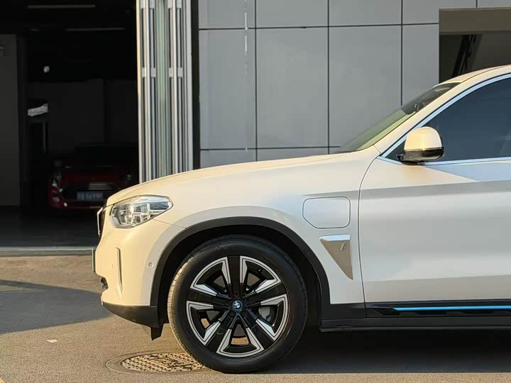 BMW i X3 2021 Leading — фото 3