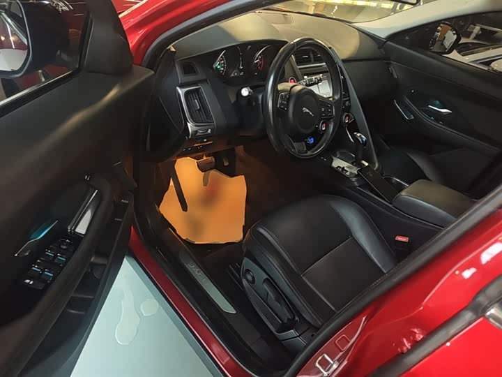 Jaguar E-PACE 2018 P 200 V — фото 16