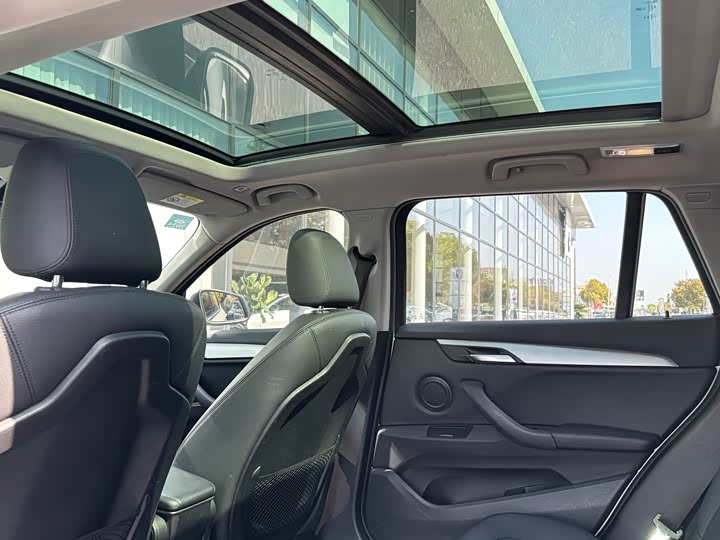 BMW X1 2019 s Drive 18 Li — фото 13