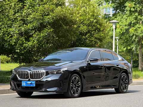 BMW 5-Series 2025 530 Li Leading M — фото 18