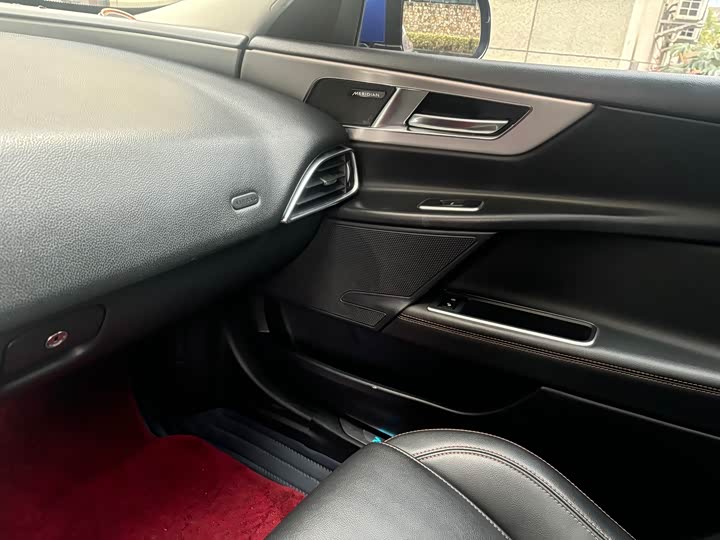 Jaguar XEL 2019 2.0 T 200 PS — фото 4