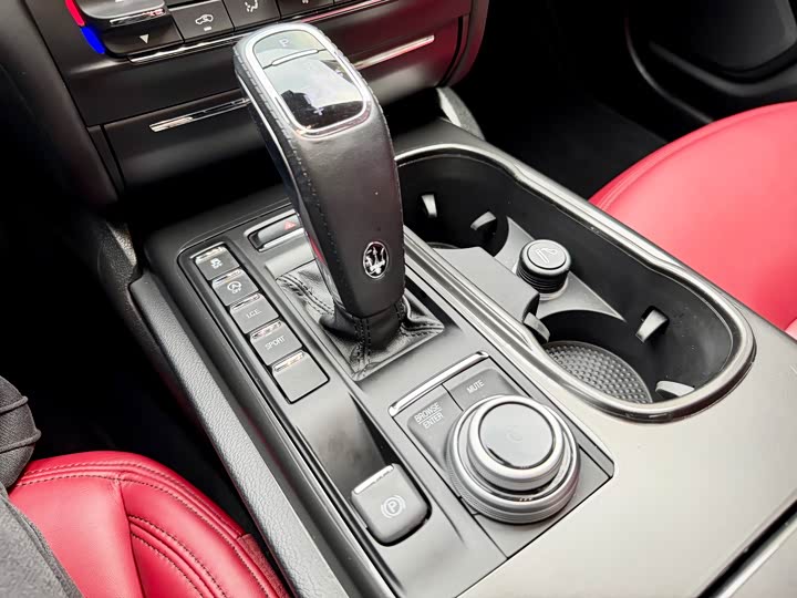 Maserati Ghibli 2021 2.0 T — фото 17