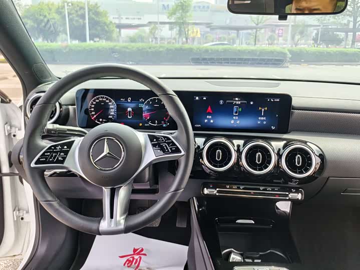 Mercedes-Benz A-Class 2023 A 180 L — фото 19