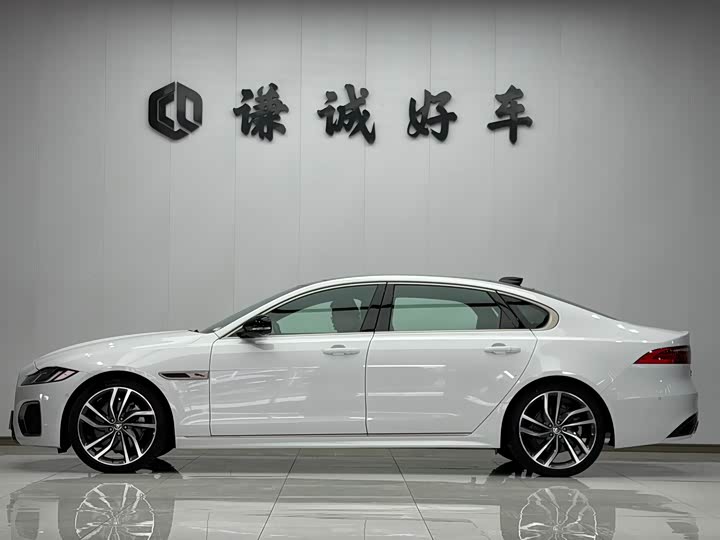 Jaguar XFL 2024 2.0 T P 300 4 WD — фото 3