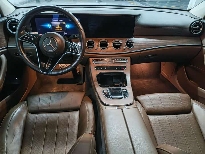 Mercedes-Benz E-Class E 260 L — фото 4