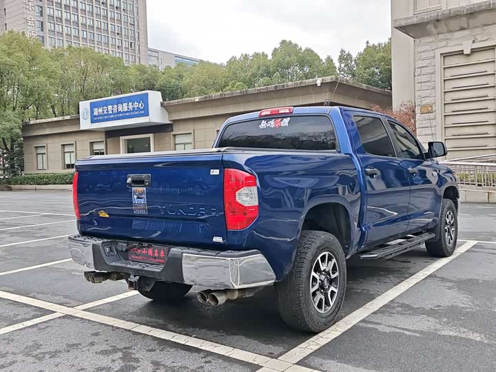 Toyota Tundra — фото 5