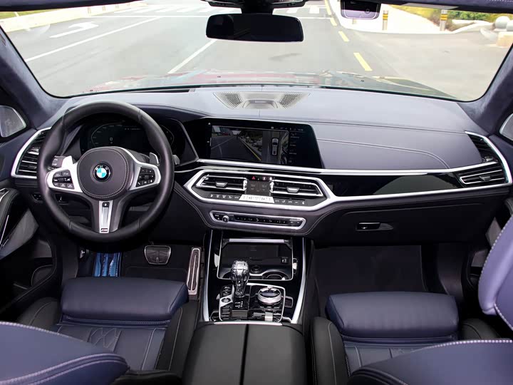 BMW X7 2020 x Drive M 50i — фото 11