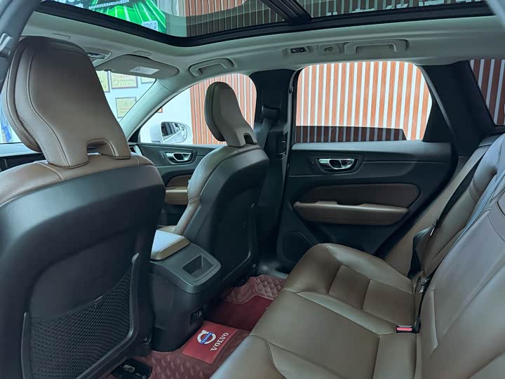 Volvo XC60 2019 T 5 4 WD VI — фото 9