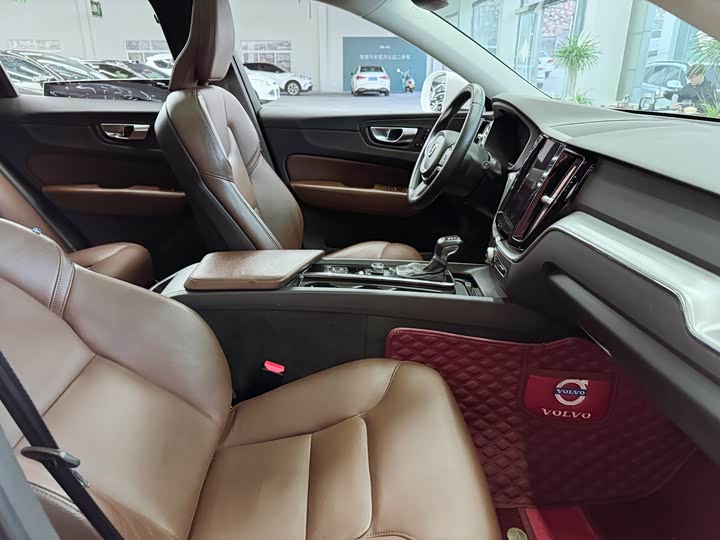 Volvo XC60 2019 T 5 4 WD VI — фото 17