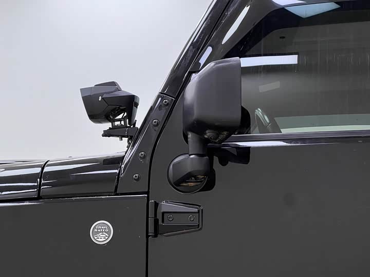 Jeep Wrangler — фото 10