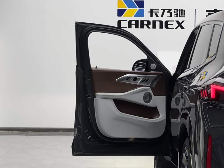BMW XM — фото 7