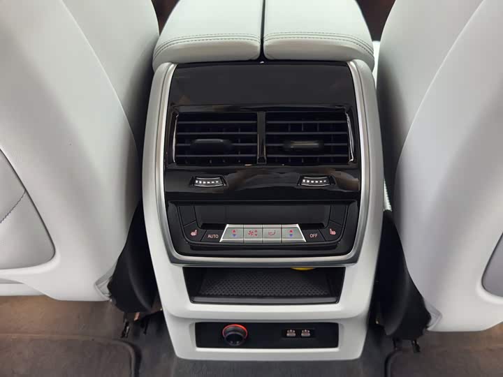 BMW XM — фото 14