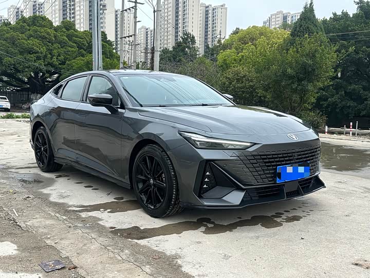 Changan UNI-V 2023 1.5 T Premium — фото 2
