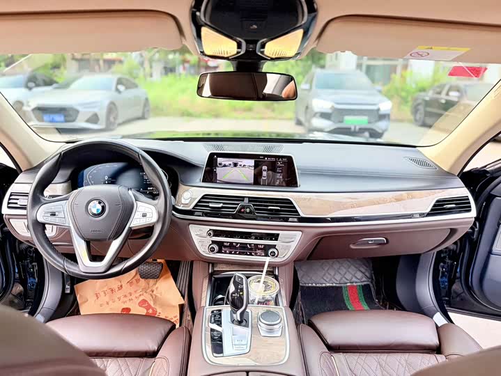 BMW 7 Series 740Li продвинутая люкс-пакет — фото 4