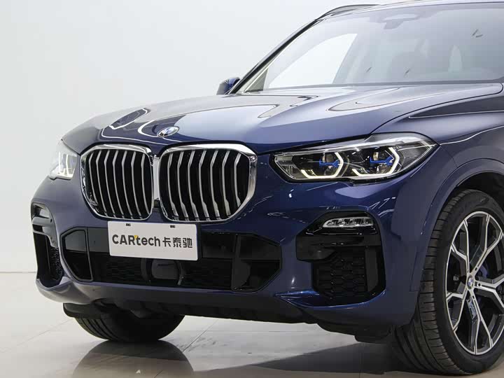 BMW X5 2019 x Drive 40i M — фото 11