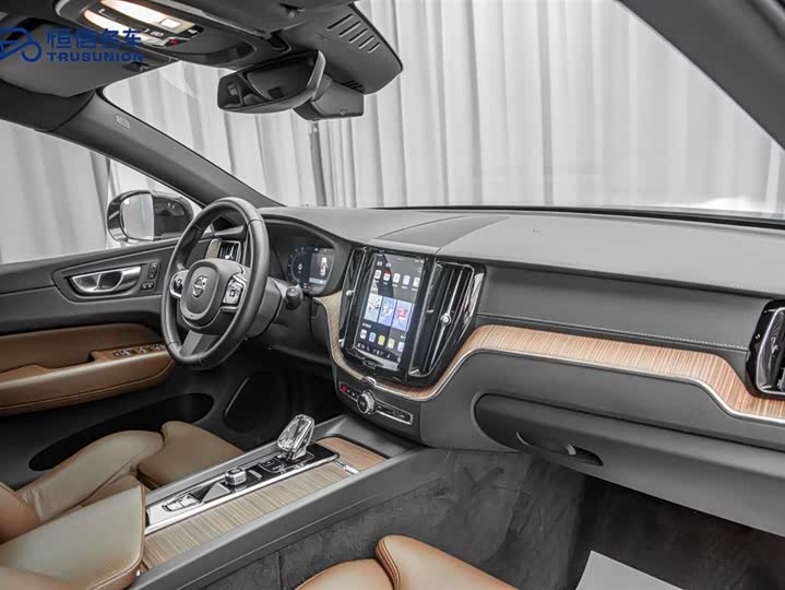 Volvo XC60 2022 B 5 4 WD — фото 14