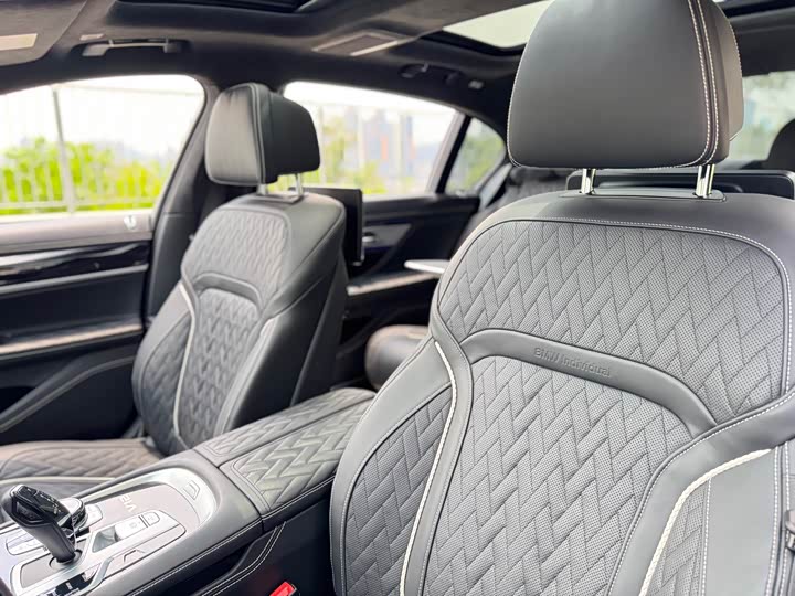 BMW 7-Series 2019 M 760 Li x Drive V 12 — фото 15