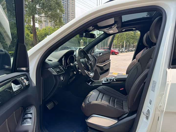 Mercedes-Benz GLS 2017 AMG GLS 63 4 MATIC — фото 8