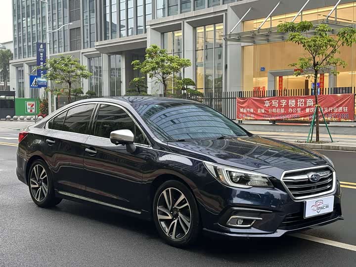 Subaru Legacy — фото 2
