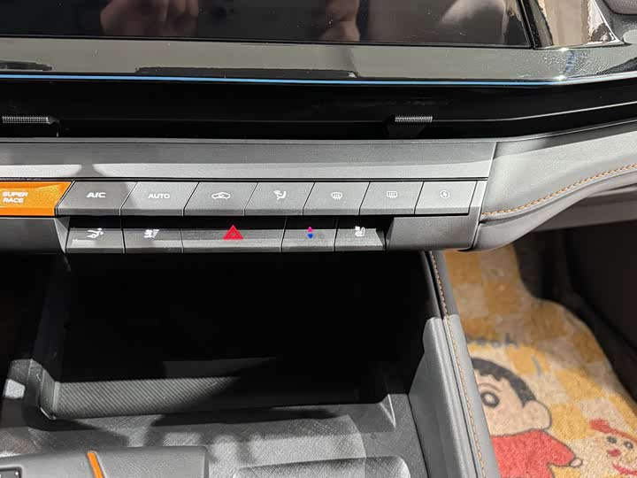 Changan UNI-V 2024 1.5 T Premium — фото 13